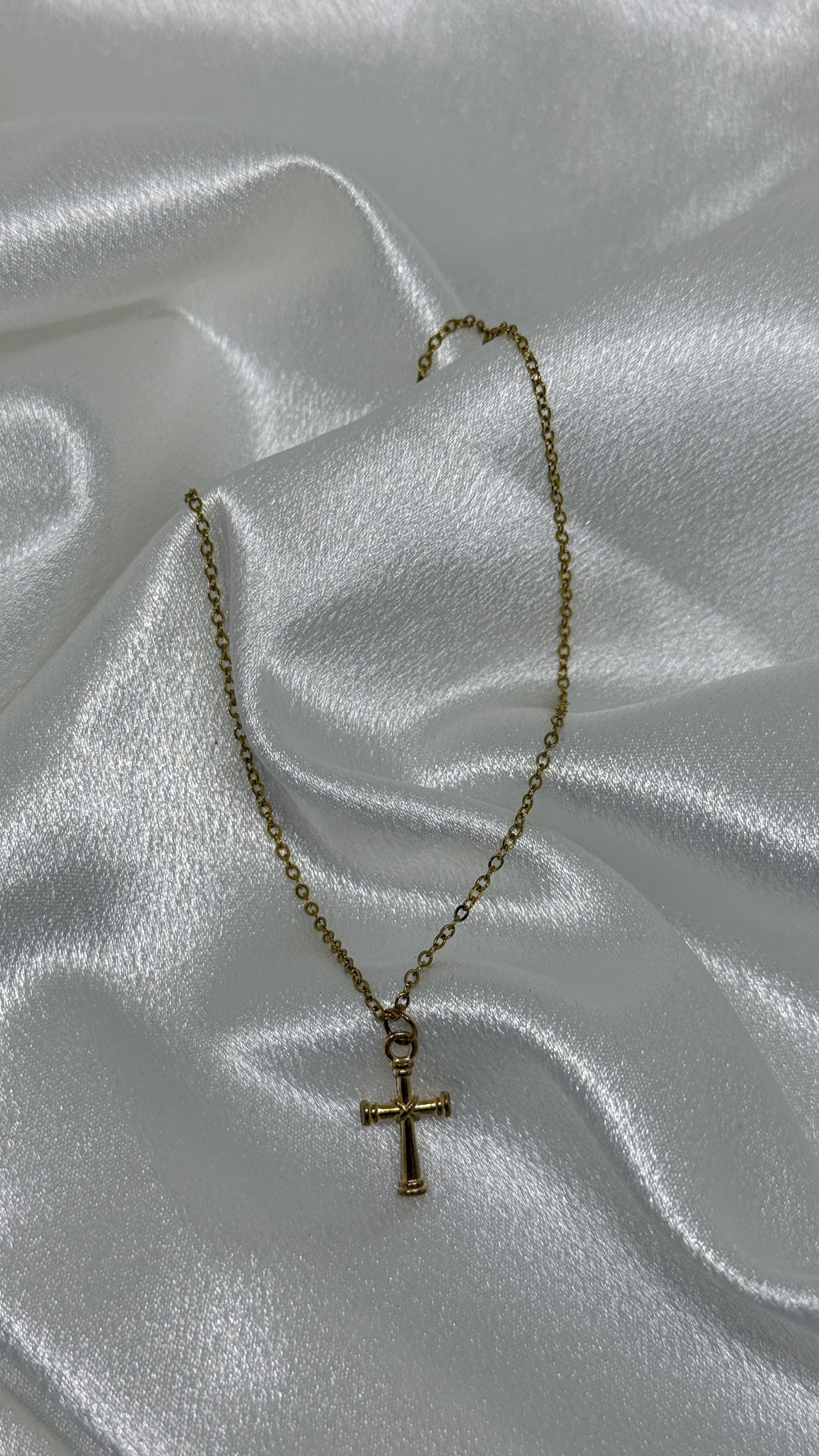 Collier Laura