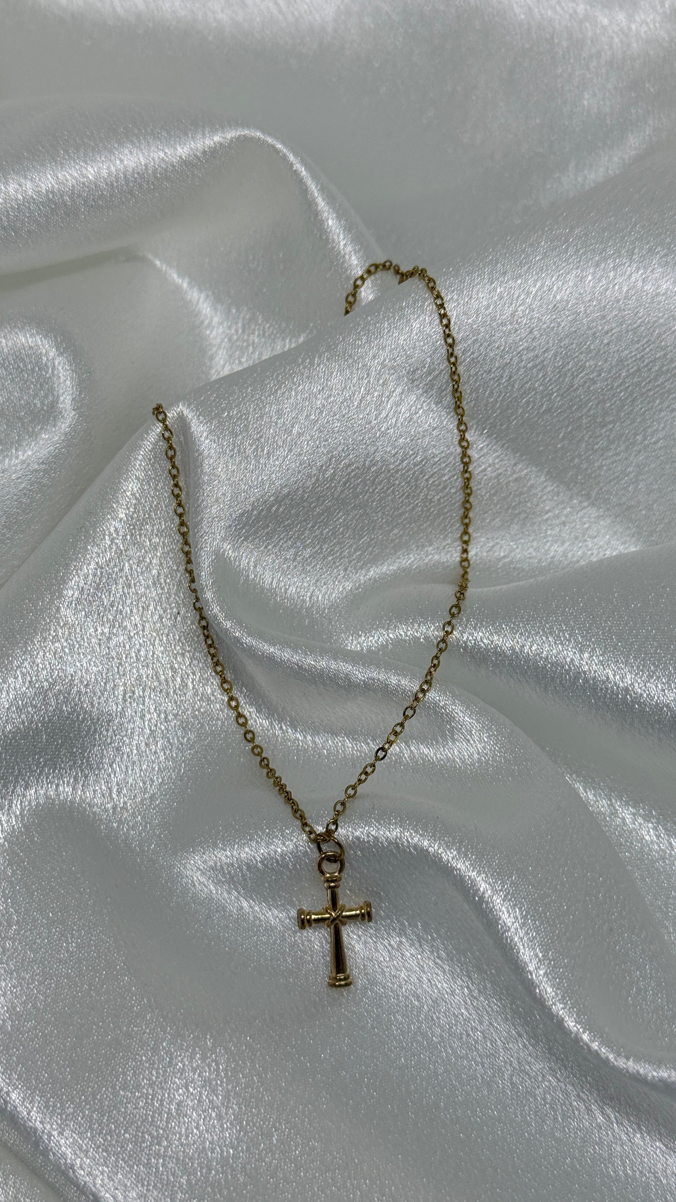 Collier Laura