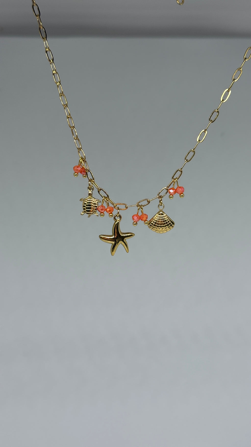 collier Leslie