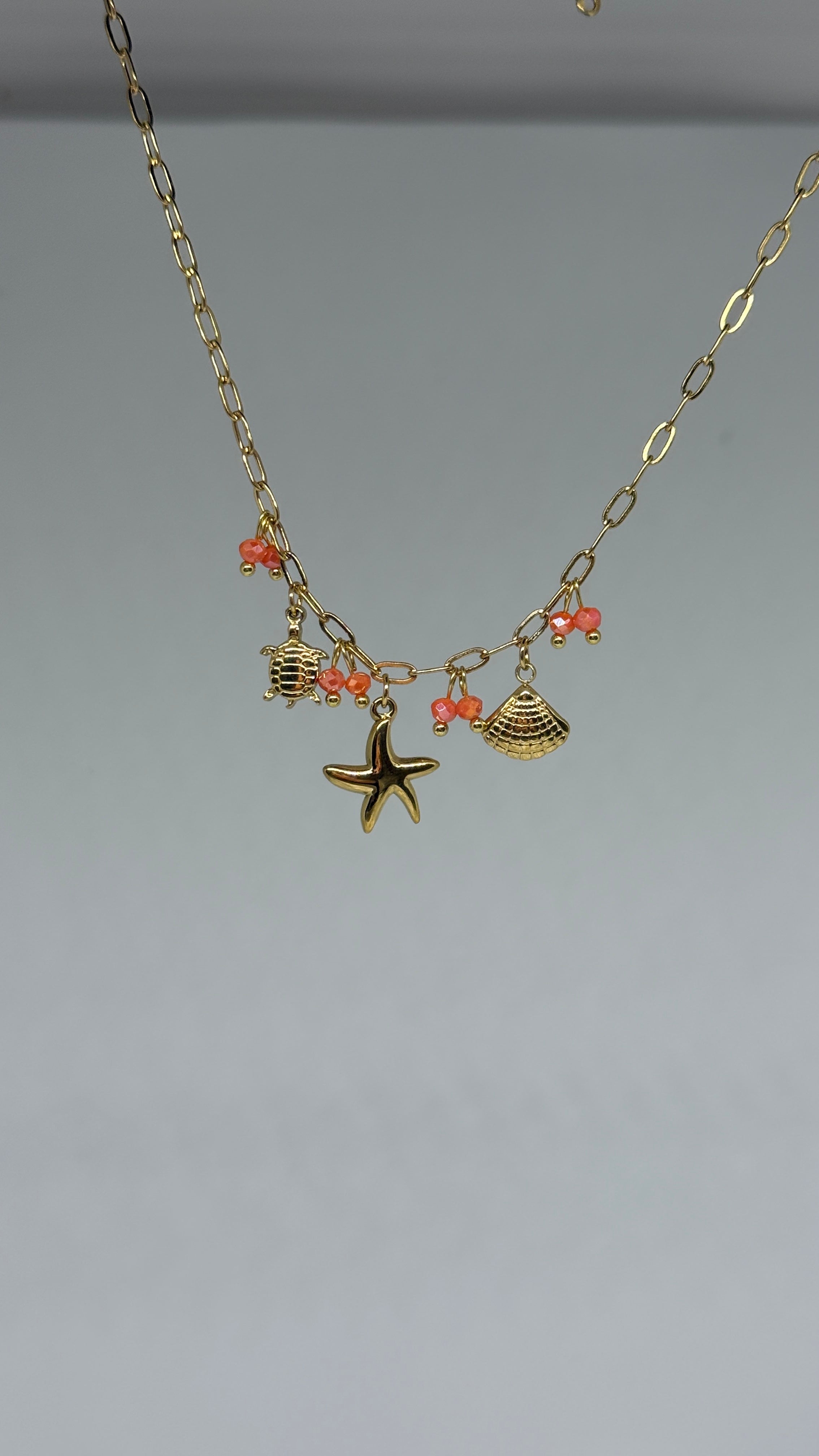 collier Leslie
