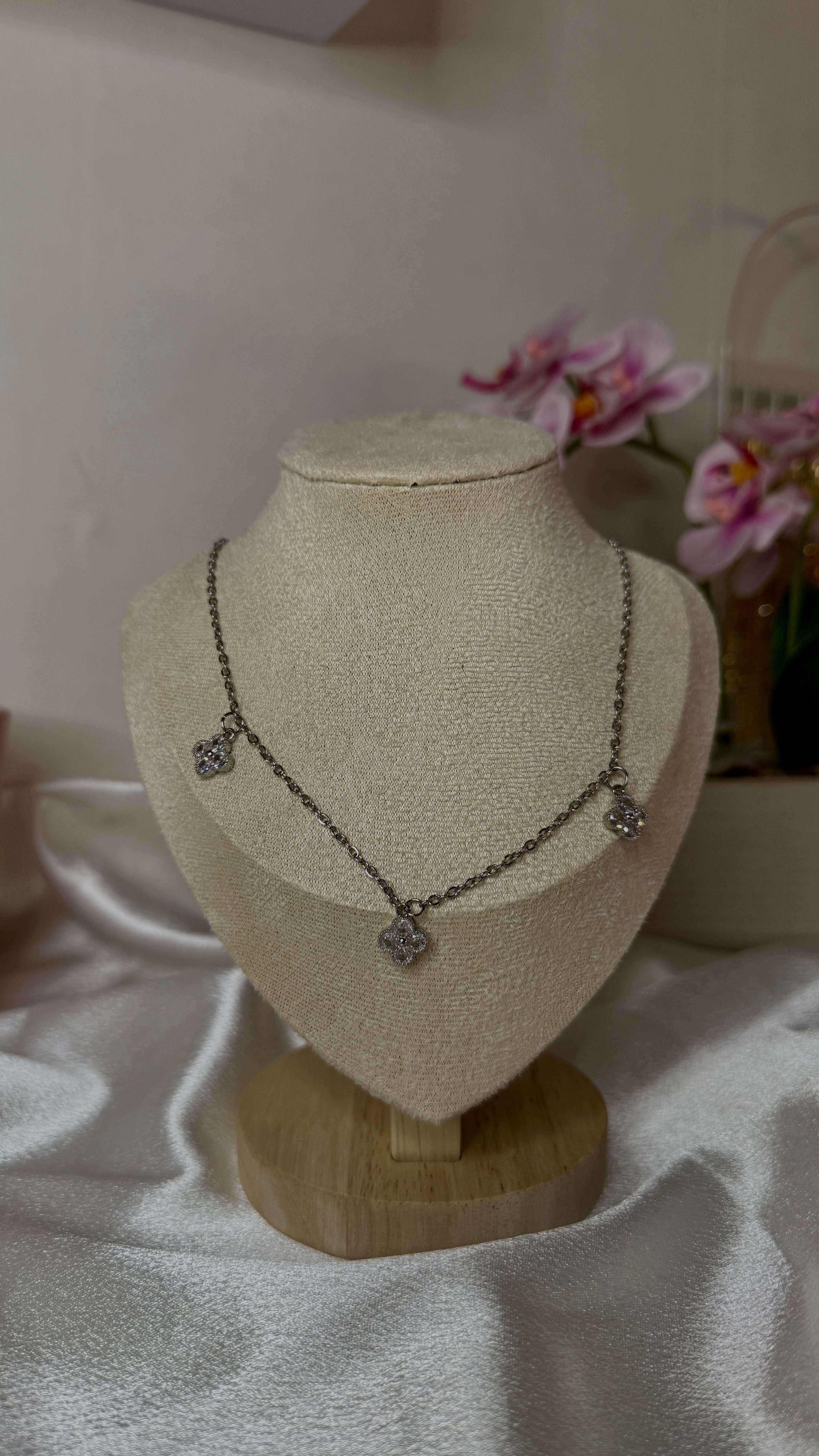 Collier Maely