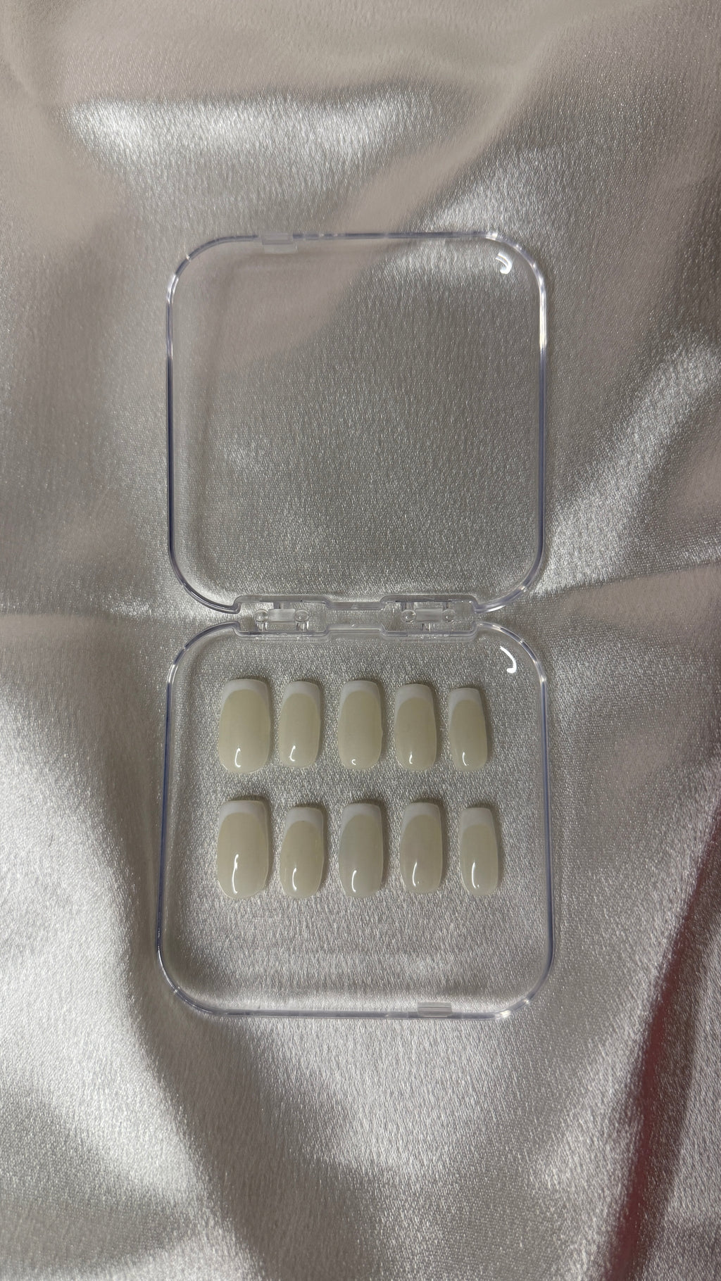 Press on nails à french