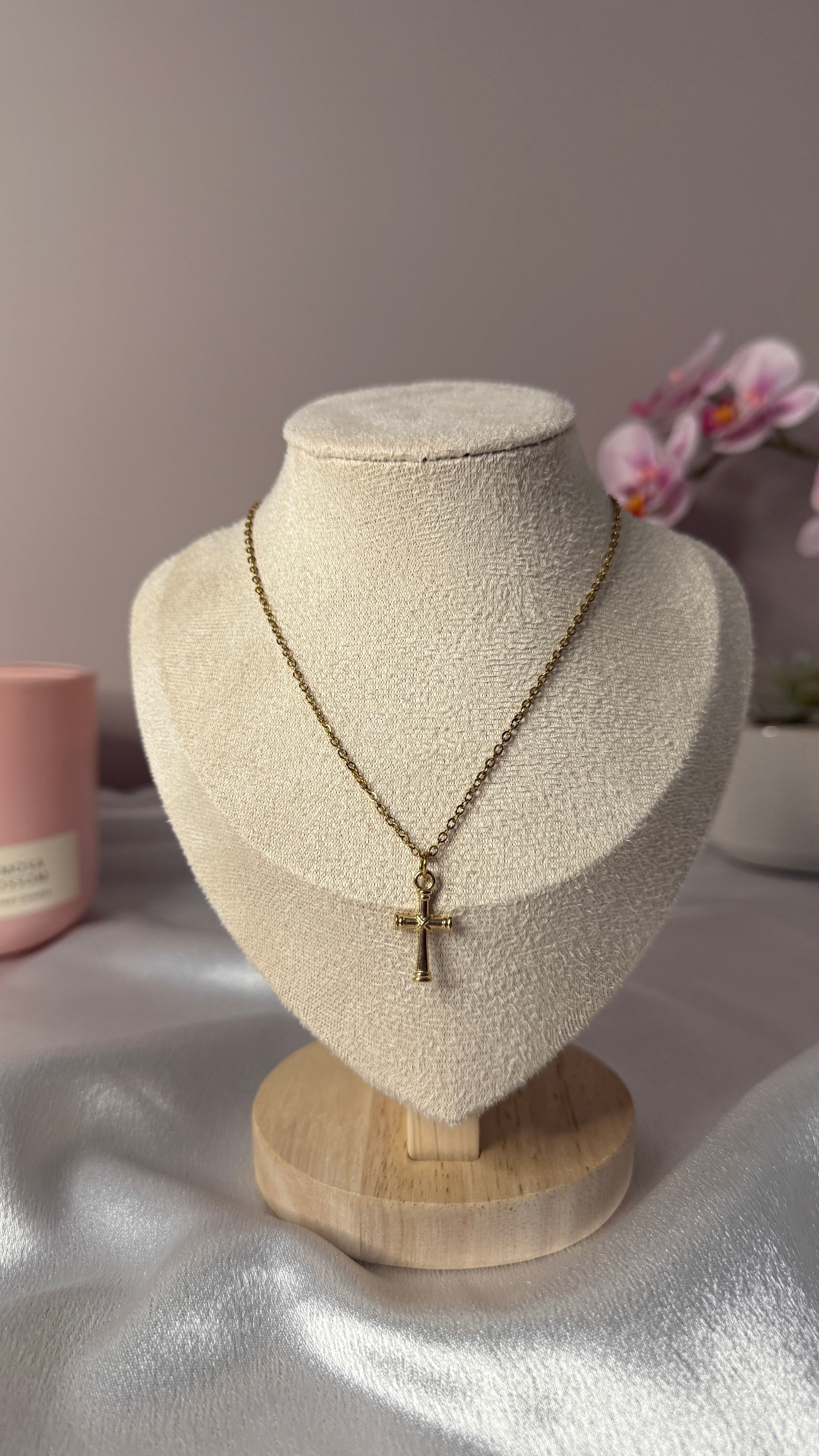 Collier Laura