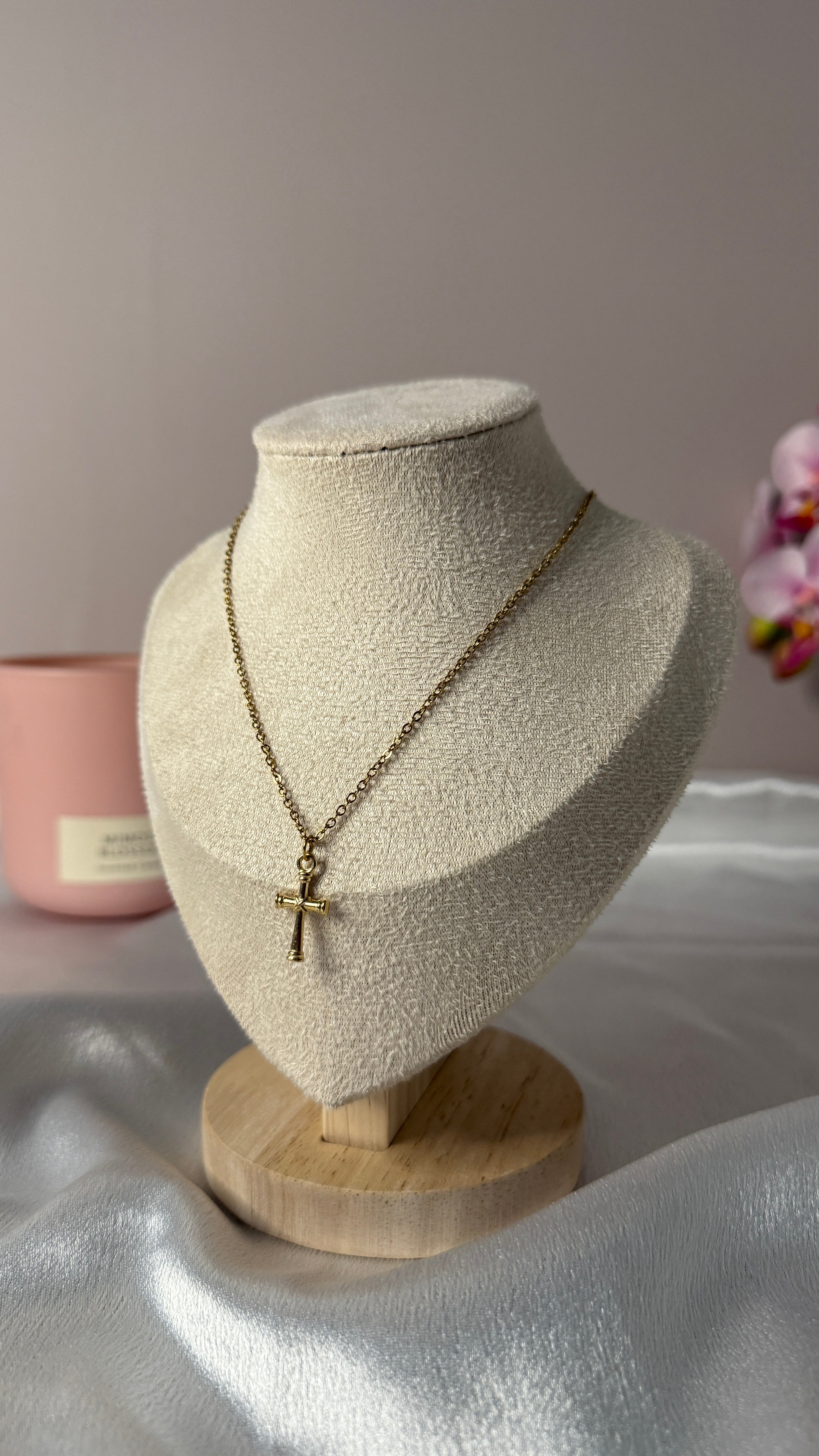 Collier Laura