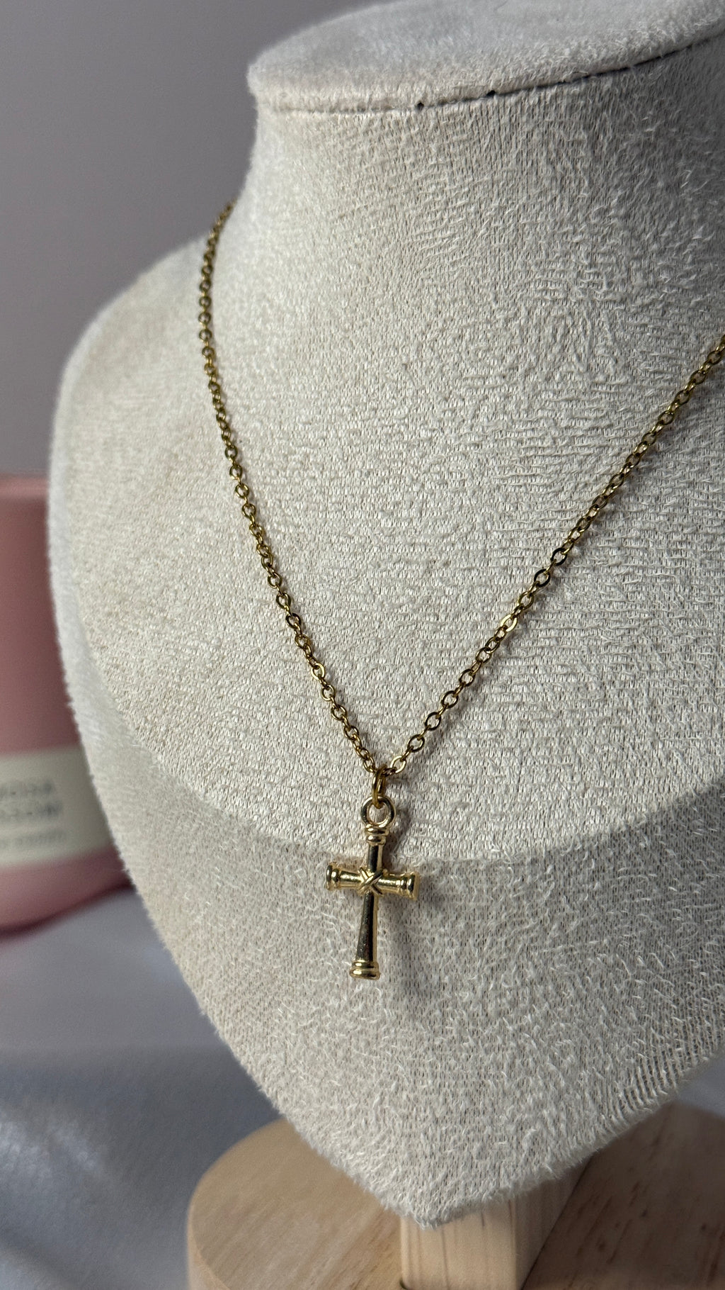Collier Laura
